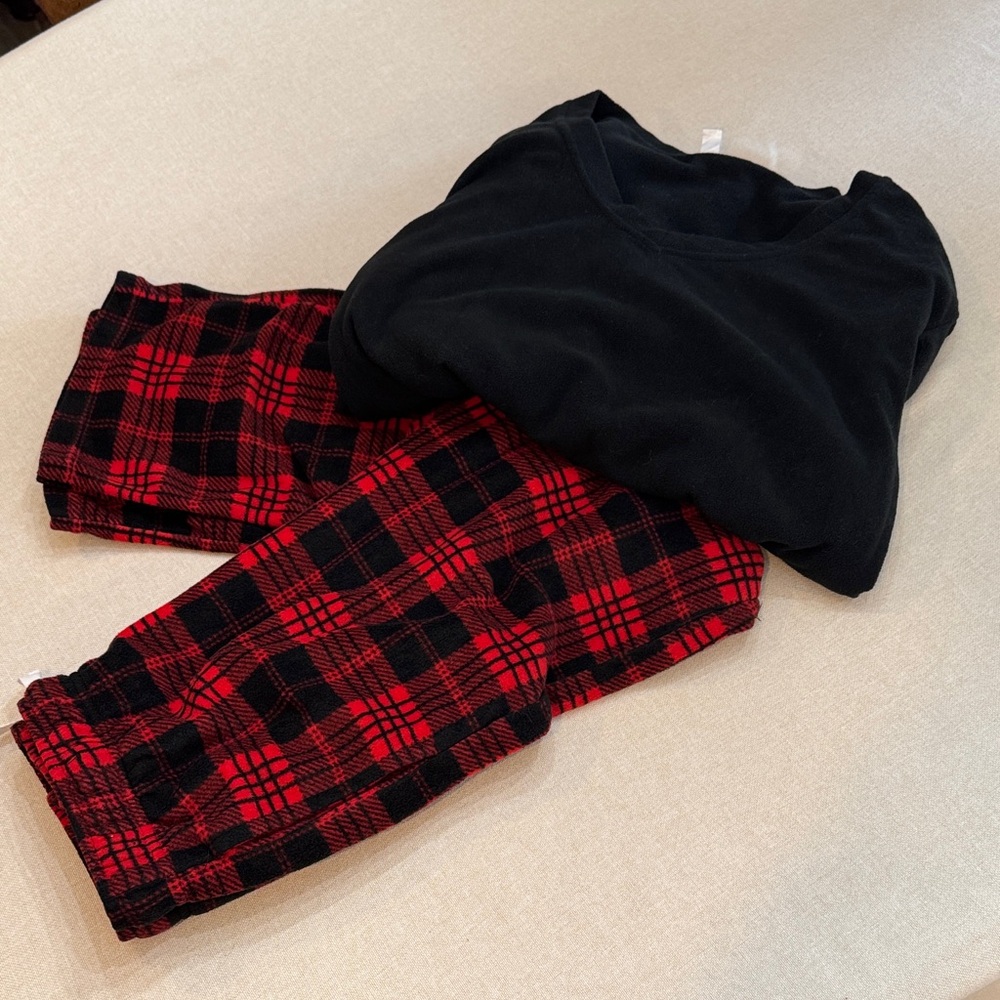 Plaid Red and Black women’s large fleece pajama set